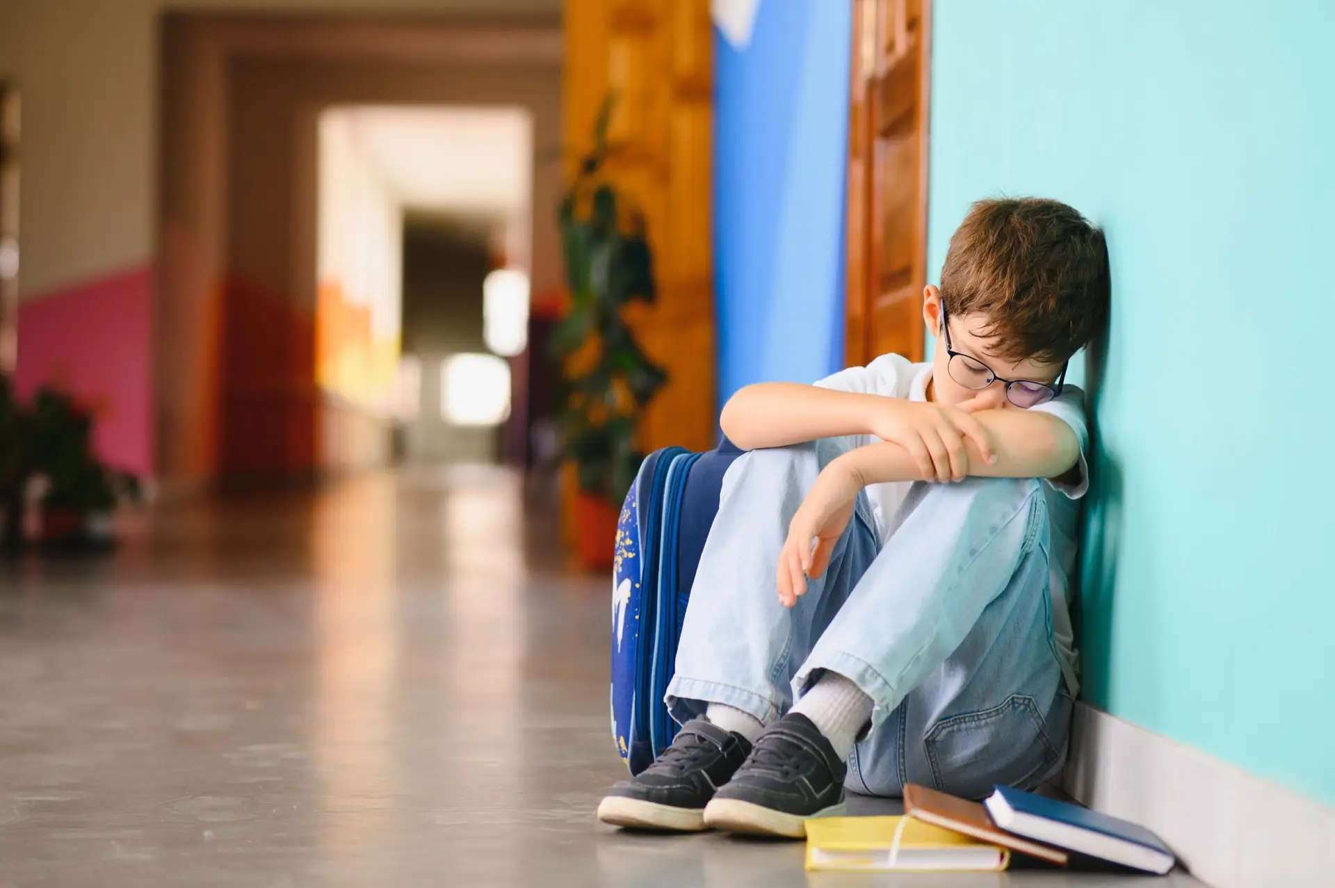 Nie patrzmy w bok: nowe materiały SOS dla Edukacji przeciw hejtowi wobec dzieci z Ukrainy